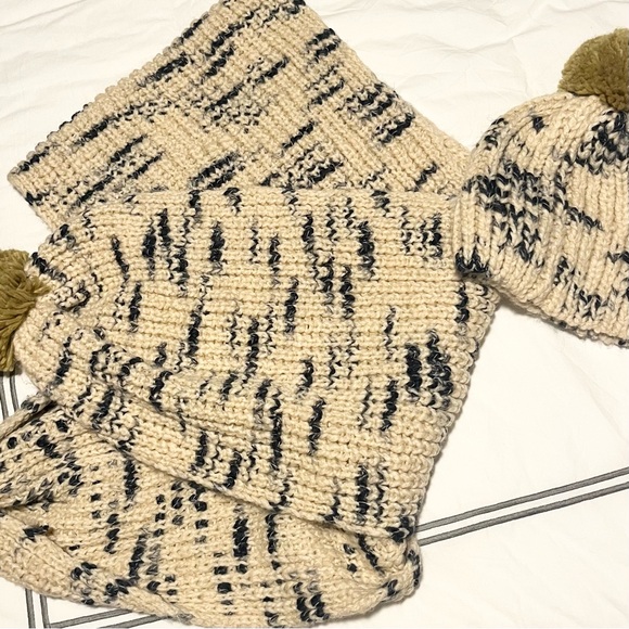 Madewell scarf and hat - Picture 2 of 4